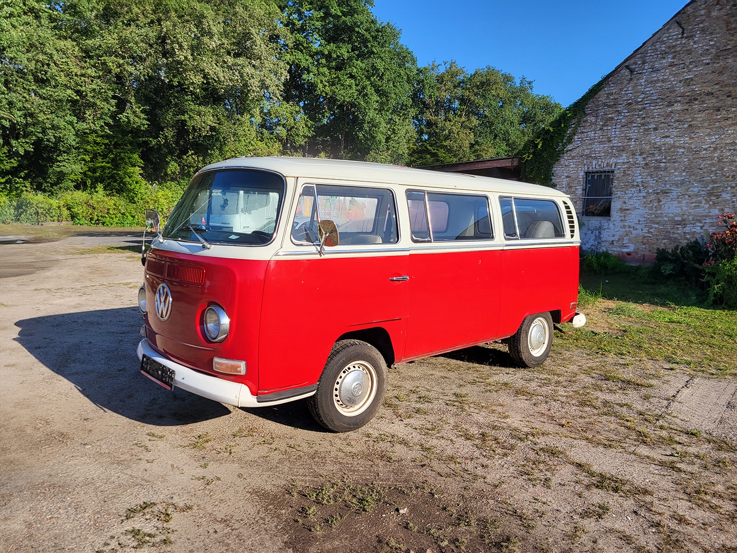 Transporter / Fensterbus Volkswagen "Bulli" T2a Deluxe